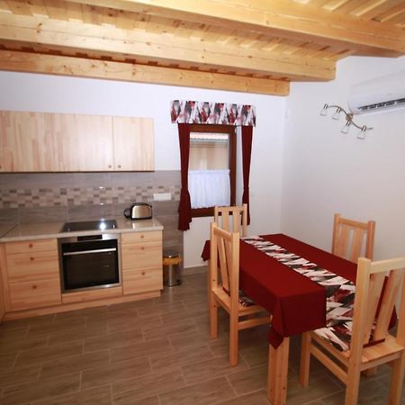 Boni Apartmanok Hegyko Ngoại thất bức ảnh
