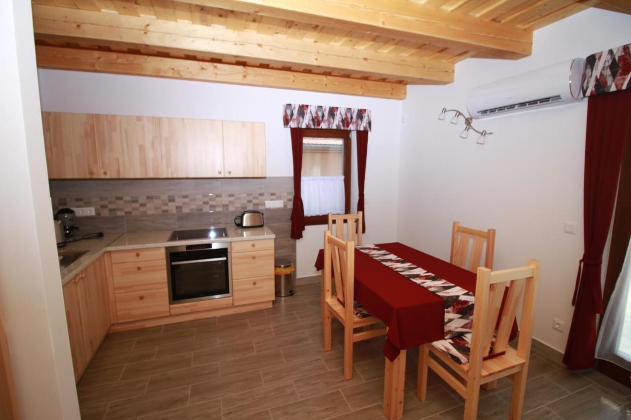 Boni Apartmanok Hegyko Ngoại thất bức ảnh