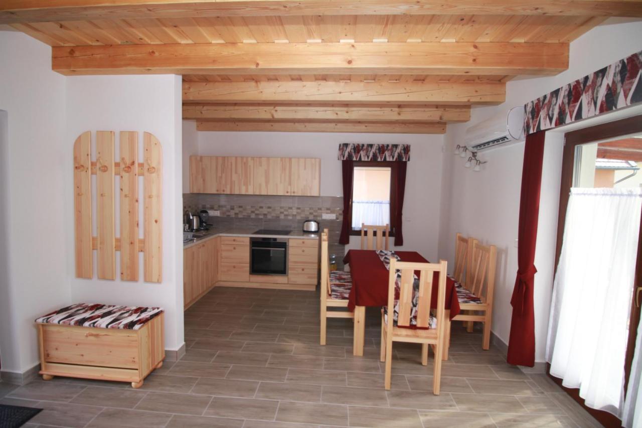Boni Apartmanok Hegyko Ngoại thất bức ảnh