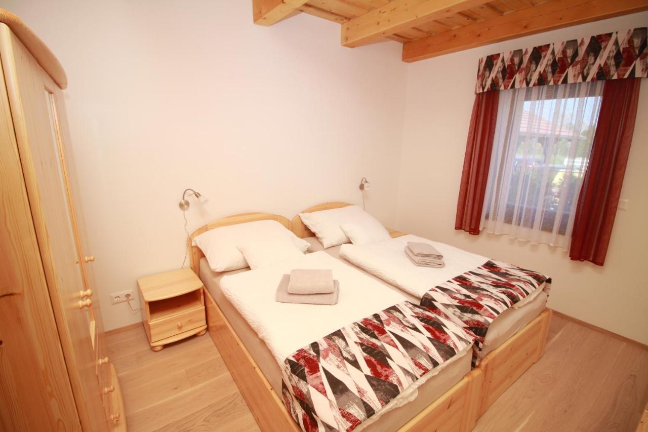 Boni Apartmanok Hegyko Ngoại thất bức ảnh